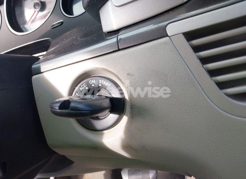 Photo 11 of 2010 Volkswagen Routan SE (VIN 2V4RW3D11AR407350)