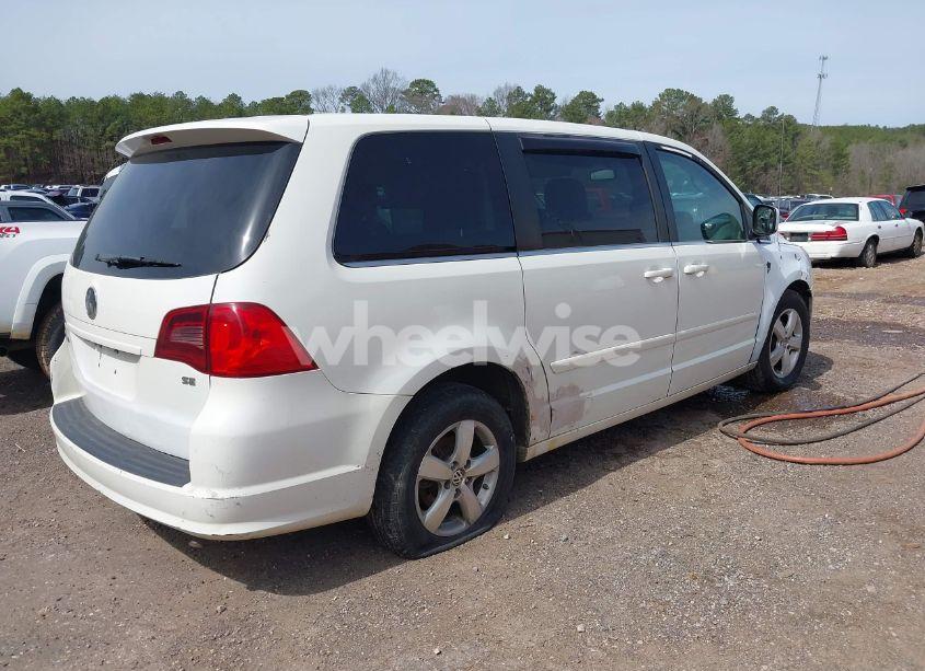 Photo 4 of 2010 Volkswagen Routan SE (VIN 2V4RW3D11AR407350)