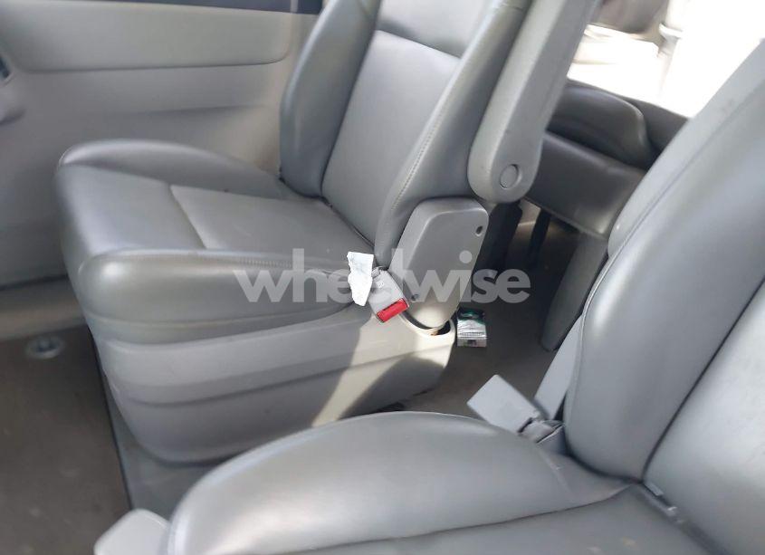 Photo 8 of 2010 Volkswagen Routan SE (VIN 2V4RW3D11AR407350)