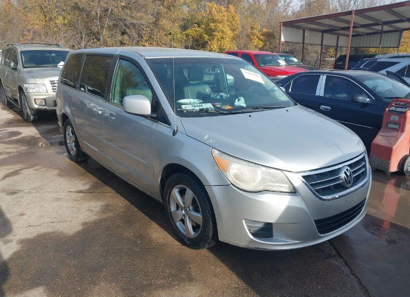 2010 Volkswagen Routan SE (VIN 2V4RW3D11AR407834) main photo