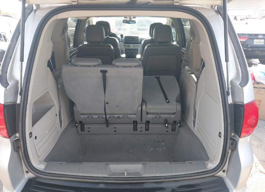 Photo 12 of 2010 Volkswagen Routan SE (VIN 2V4RW3D11AR407834)