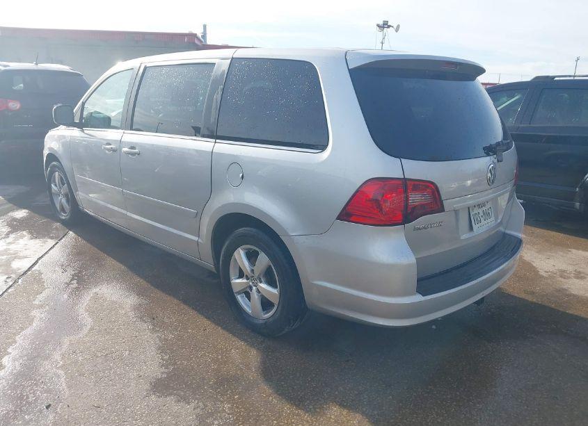 Photo 3 of 2010 Volkswagen Routan SE (VIN 2V4RW3D11AR407834)
