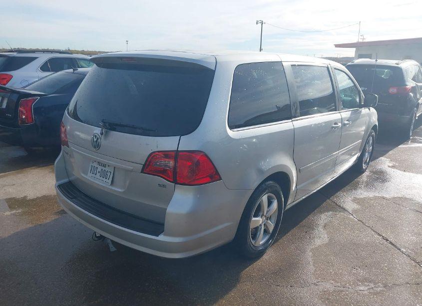 Photo 4 of 2010 Volkswagen Routan SE (VIN 2V4RW3D11AR407834)