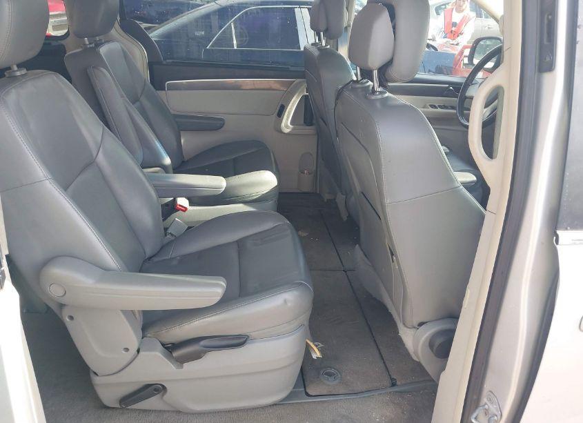 Photo 8 of 2010 Volkswagen Routan SE (VIN 2V4RW3D11AR407834)