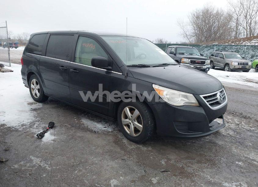 2010 Volkswagen Routan SE (VIN 2V4RW3D12AR166754) main photo