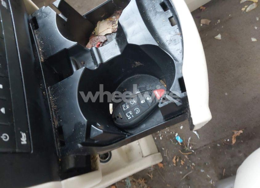 Photo 11 of 2010 Volkswagen Routan SE (VIN 2V4RW3D12AR166754)