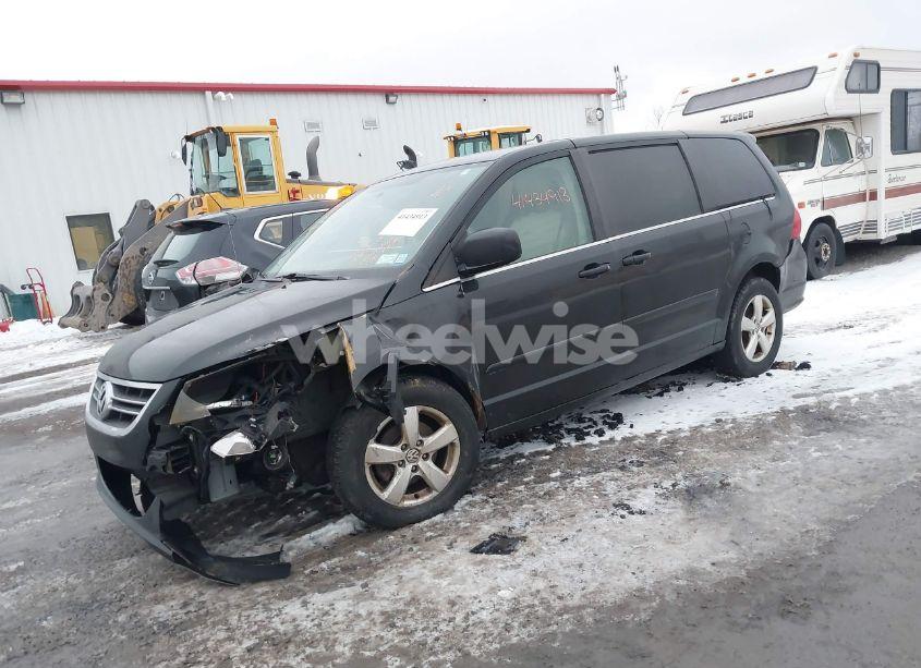 Photo 2 of 2010 Volkswagen Routan SE (VIN 2V4RW3D12AR166754)