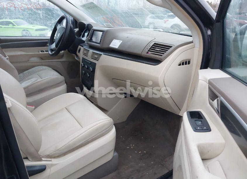 Photo 5 of 2010 Volkswagen Routan SE (VIN 2V4RW3D12AR166754)