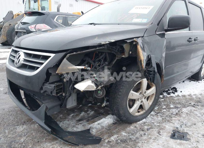 Photo 6 of 2010 Volkswagen Routan SE (VIN 2V4RW3D12AR166754)