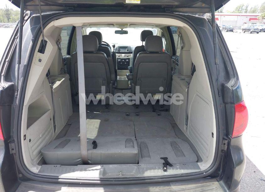 Photo 14 of 2010 Volkswagen Routan SE (VIN 2V4RW3D12AR186616)