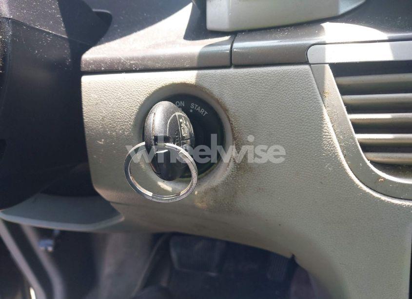 Photo 11 of 2010 Volkswagen Routan SE (VIN 2V4RW3D12AR348485)