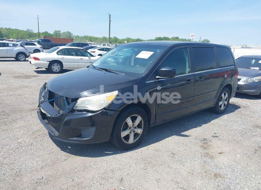 Photo 2 of 2010 Volkswagen Routan SE (VIN 2V4RW3D12AR348485)