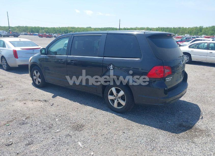 Photo 3 of 2010 Volkswagen Routan SE (VIN 2V4RW3D12AR348485)