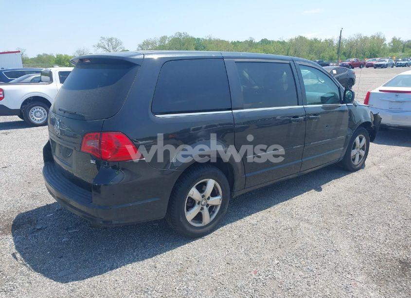 Photo 4 of 2010 Volkswagen Routan SE (VIN 2V4RW3D12AR348485)