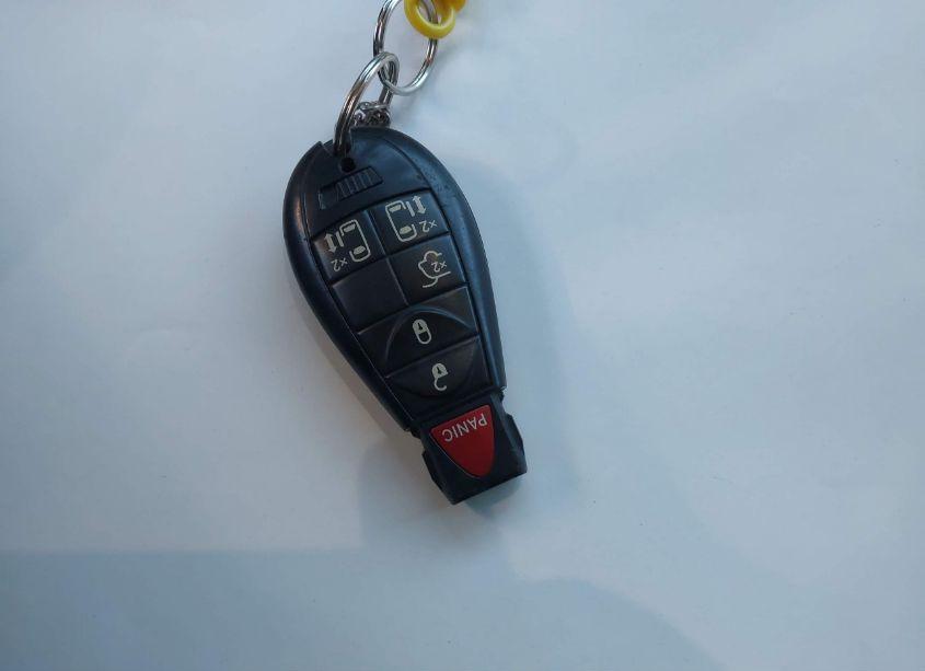 Photo 11 of 2010 Volkswagen Routan SE (VIN 2V4RW3D13AR324826)