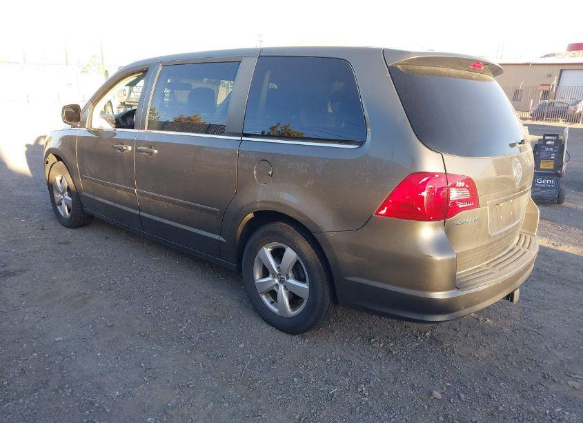 Photo 3 of 2010 Volkswagen Routan SE (VIN 2V4RW3D13AR324826)