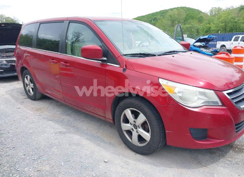 2010 Volkswagen Routan SE (VIN 2V4RW3D14AR186648) main photo