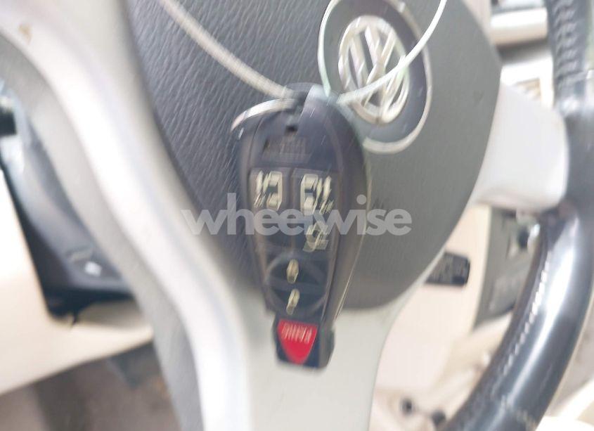 Photo 11 of 2010 Volkswagen Routan SE (VIN 2V4RW3D14AR186648)