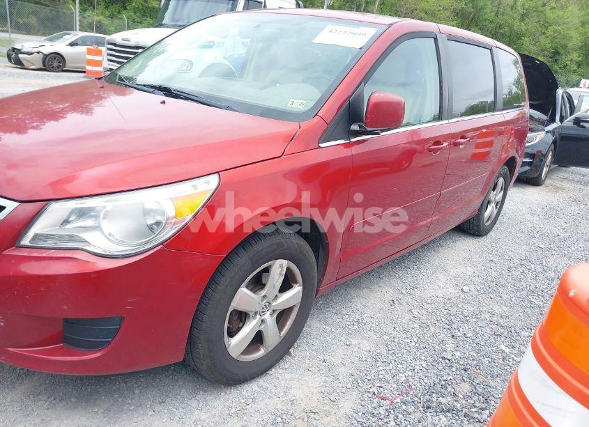 Photo 2 of 2010 Volkswagen Routan SE (VIN 2V4RW3D14AR186648)