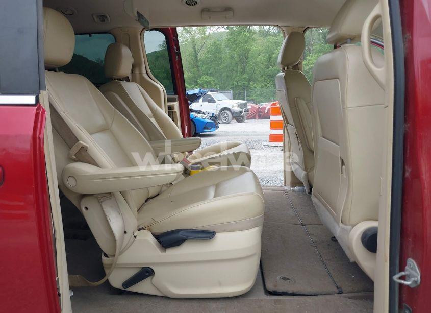 Photo 8 of 2010 Volkswagen Routan SE (VIN 2V4RW3D14AR186648)