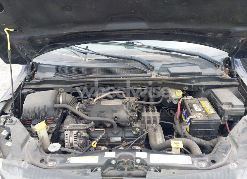 Photo 10 of 2010 Volkswagen Routan SE (VIN 2V4RW3D15AR272566)