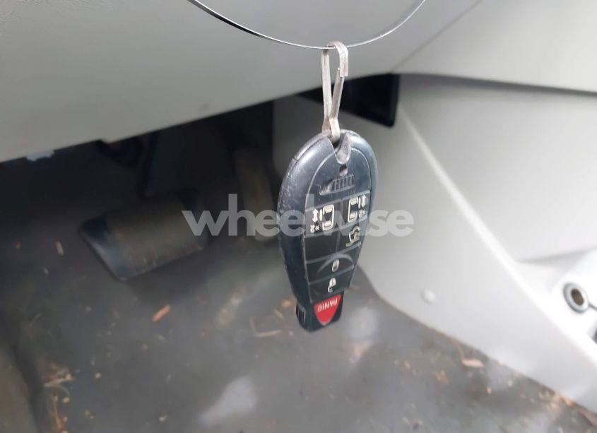 Photo 11 of 2010 Volkswagen Routan SE (VIN 2V4RW3D15AR272566)