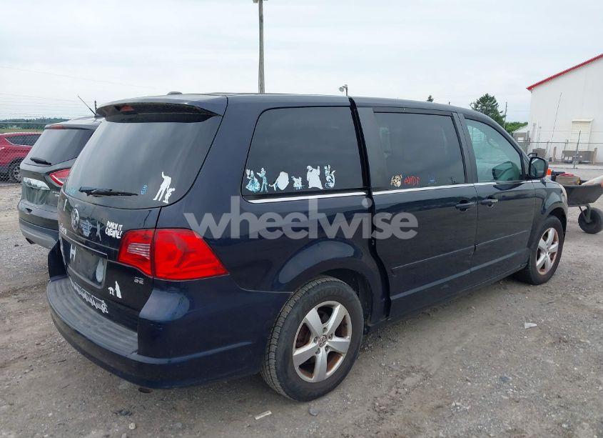 Photo 4 of 2010 Volkswagen Routan SE (VIN 2V4RW3D15AR272566)