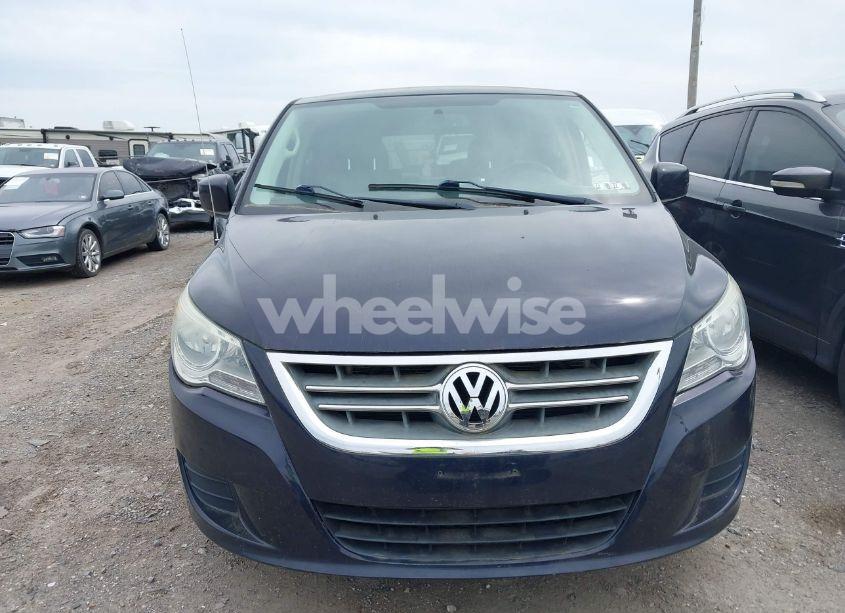 Photo 6 of 2010 Volkswagen Routan SE (VIN 2V4RW3D15AR272566)