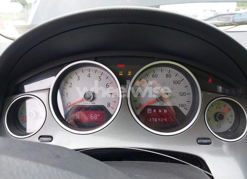 Photo 7 of 2010 Volkswagen Routan SE (VIN 2V4RW3D15AR272566)