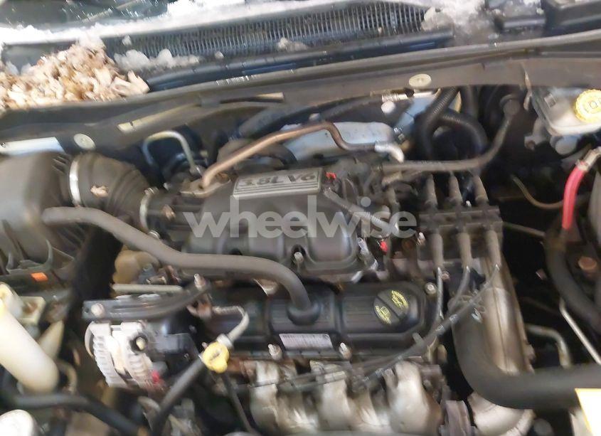 Photo 10 of 2010 Volkswagen Routan SE (VIN 2V4RW3D15AR359948)