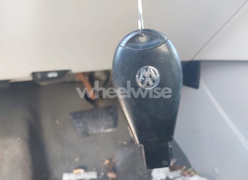 Photo 11 of 2010 Volkswagen Routan SE (VIN 2V4RW3D15AR359948)