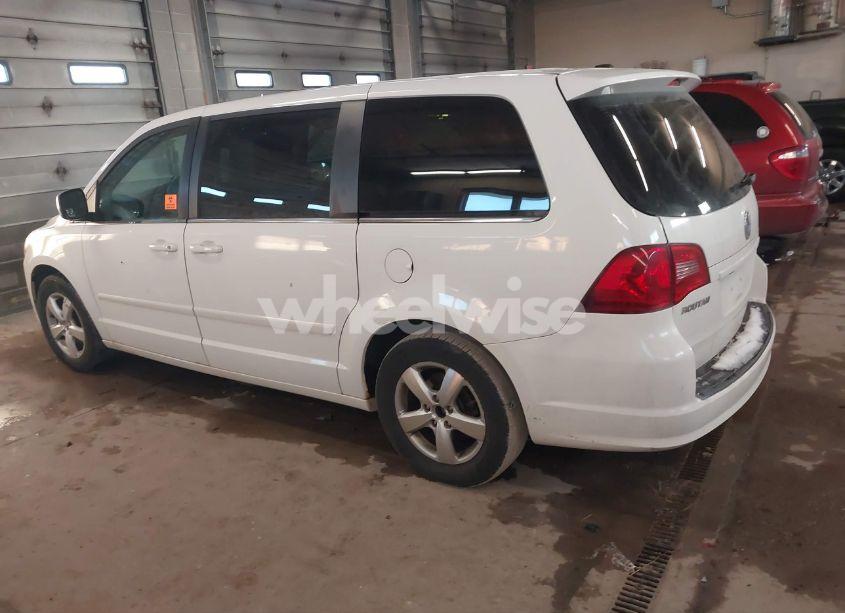 Photo 3 of 2010 Volkswagen Routan SE (VIN 2V4RW3D15AR359948)