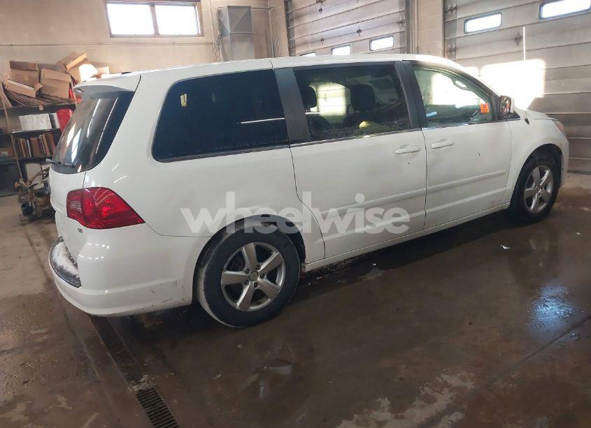 Photo 4 of 2010 Volkswagen Routan SE (VIN 2V4RW3D15AR359948)