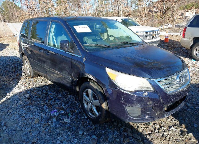 2010 Volkswagen Routan SE (VIN 2V4RW3D16AR242234) main photo