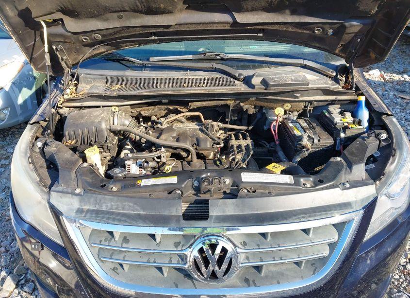 Photo 10 of 2010 Volkswagen Routan SE (VIN 2V4RW3D16AR242234)