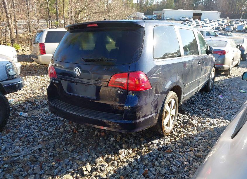 Photo 4 of 2010 Volkswagen Routan SE (VIN 2V4RW3D16AR242234)