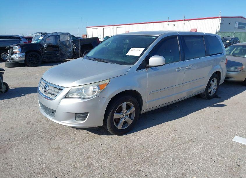 Photo 2 of 2010 Volkswagen Routan SE (VIN 2V4RW3D16AR424113)