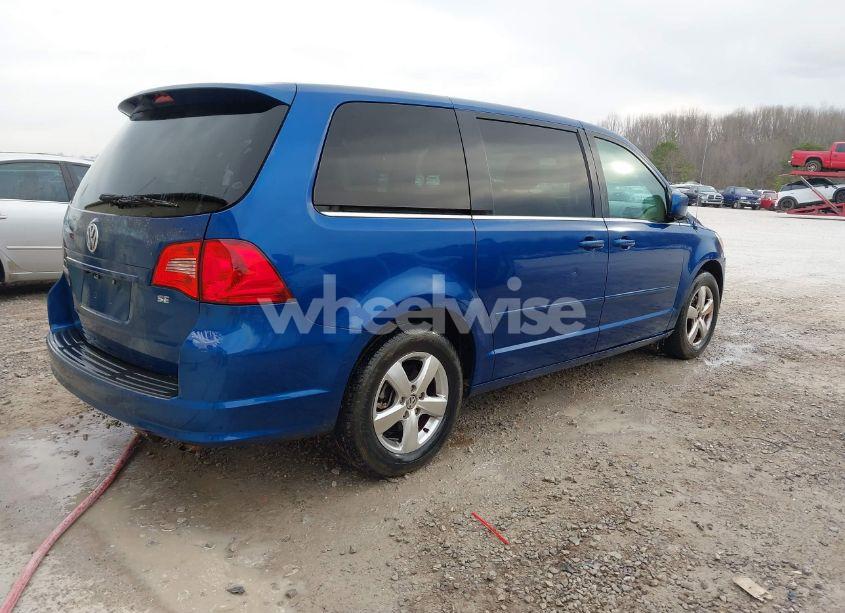 Photo 4 of 2010 Volkswagen Routan SE (VIN 2V4RW3D17AR262699)