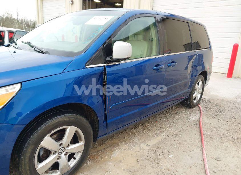 Photo 6 of 2010 Volkswagen Routan SE (VIN 2V4RW3D17AR262699)