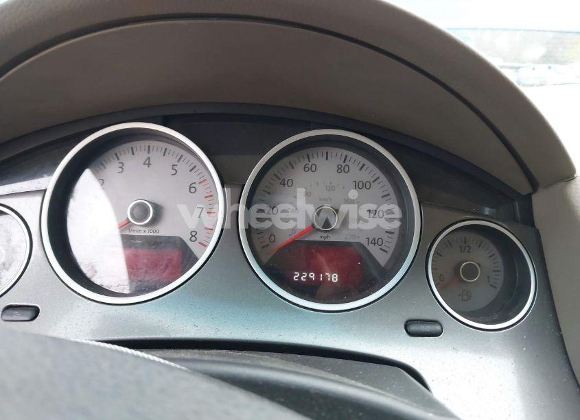 Photo 7 of 2010 Volkswagen Routan SE (VIN 2V4RW3D17AR262699)