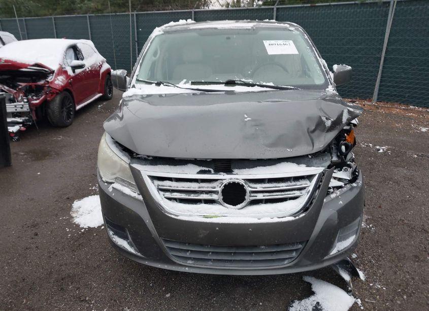 Photo 11 of 2010 Volkswagen Routan SE (VIN 2V4RW3D18AR295436)