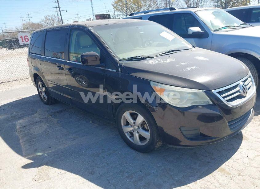 2010 Volkswagen Routan SE (VIN 2V4RW3D19AR295803) main photo