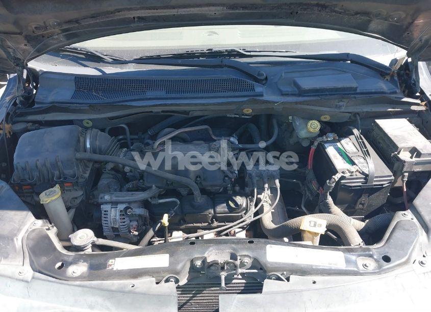 Photo 10 of 2010 Volkswagen Routan SE (VIN 2V4RW3D19AR295803)