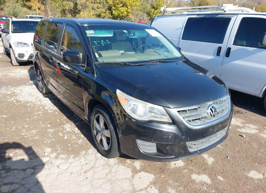 2010 Volkswagen Routan SE (VIN 2V4RW3D19AR407841) main photo