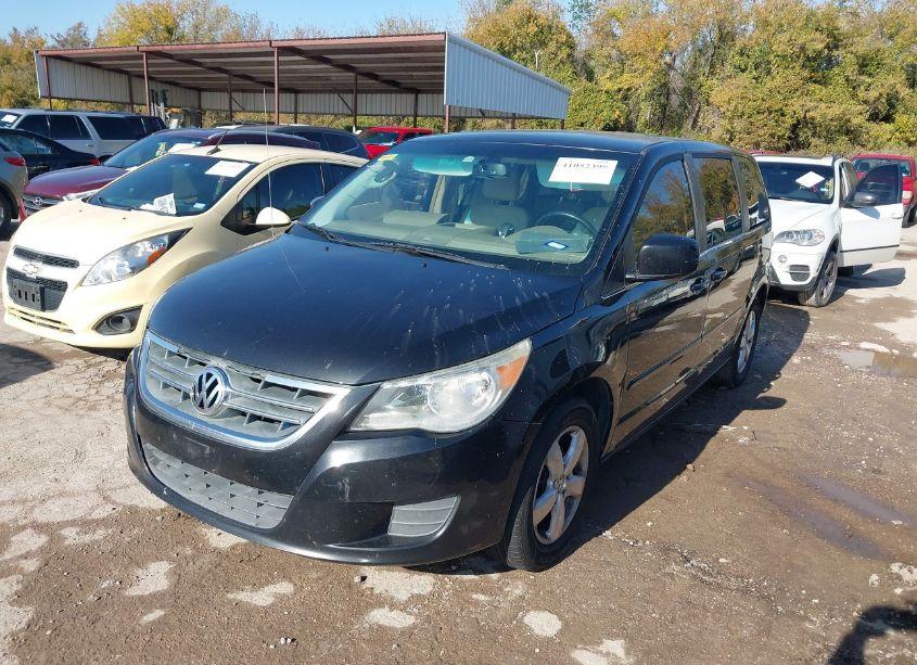 Photo 2 of 2010 Volkswagen Routan SE (VIN 2V4RW3D19AR407841)