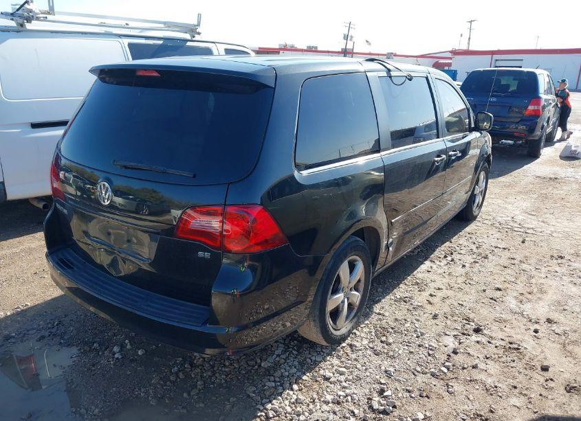 Photo 4 of 2010 Volkswagen Routan SE (VIN 2V4RW3D19AR407841)