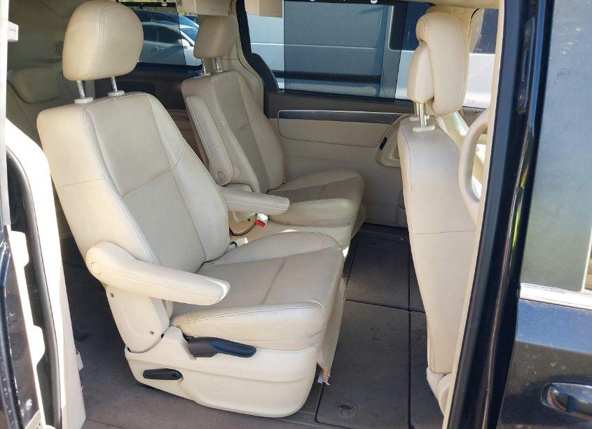 Photo 8 of 2010 Volkswagen Routan SE (VIN 2V4RW3D19AR407841)