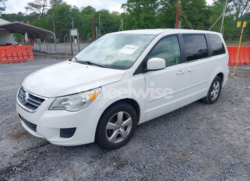 Photo 2 of 2010 Volkswagen Routan SE (VIN 2V4RW3D1XAR202514)