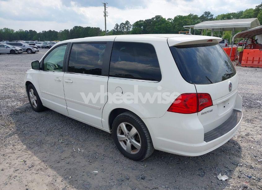 Photo 3 of 2010 Volkswagen Routan SE (VIN 2V4RW3D1XAR202514)