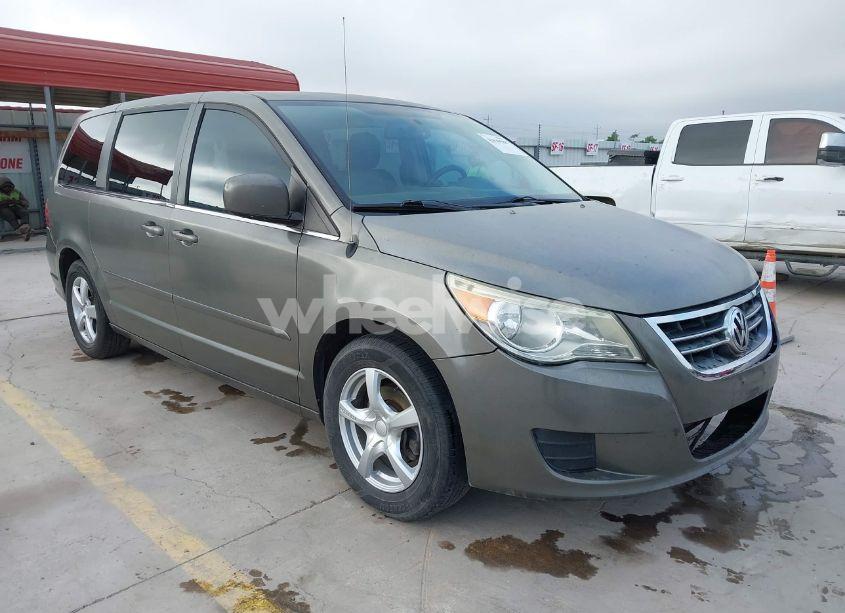 2010 Volkswagen Routan SE (VIN 2V4RW3D1XAR407847) main photo
